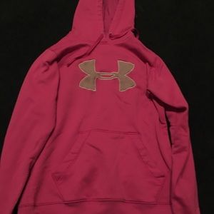 Woman’s under armor sweatshirt
